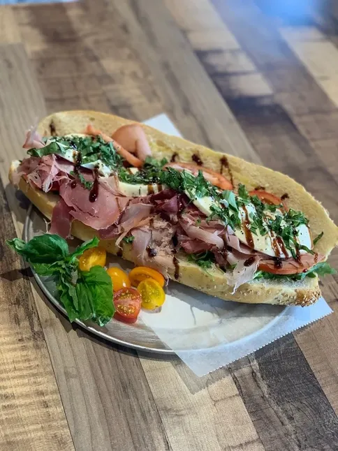 Zumi Pizza Company image