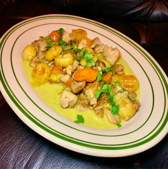 Chicken & Dumplings image