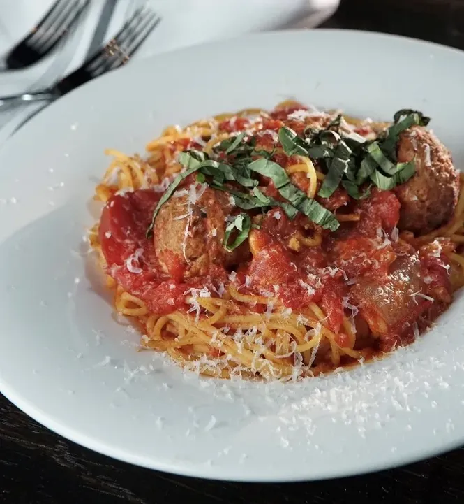 Spaghetti Con Polpette image
