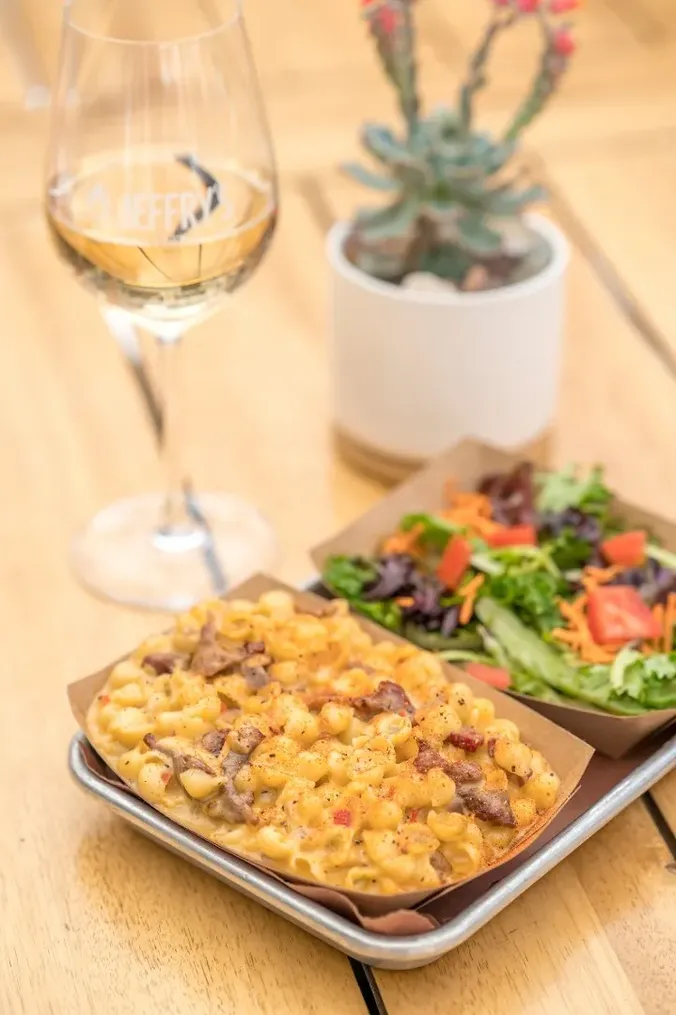 Paso Mac & CheeseSteak image