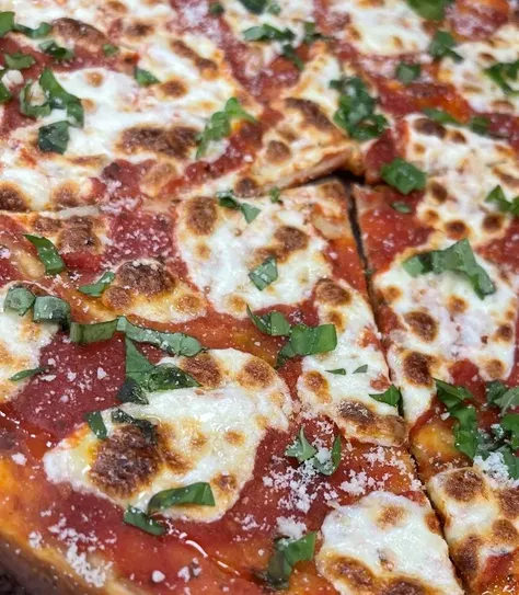 12" Cauliflower Neapolitan Margherita image