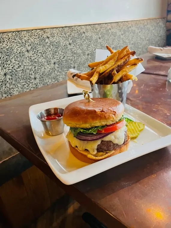 S8 Burger image