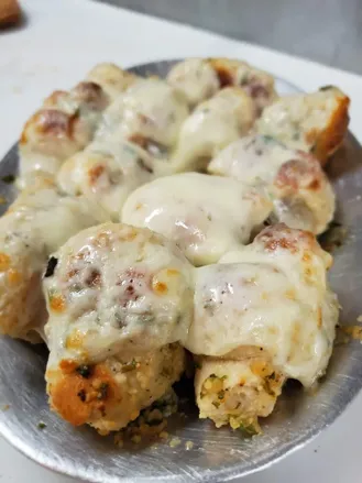 GARLIC KNOTS WITH CHEESE image