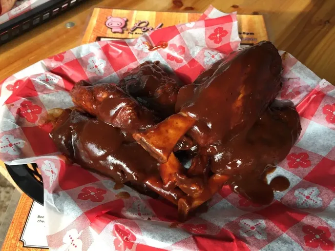 3 Pig Wings image