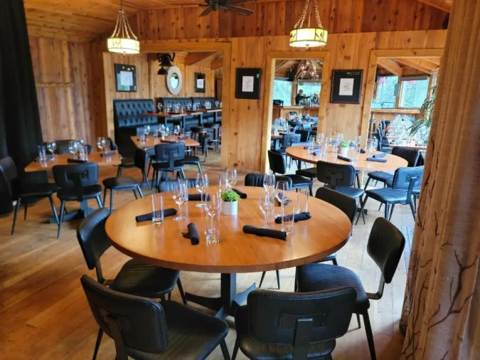 The Overlook Restaurant + Denali Crow's Nest Cabins Mile 238.5 Parks
