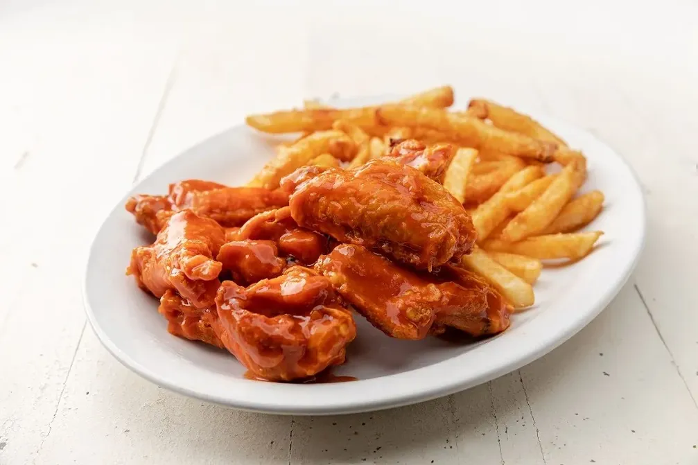 8 WING LUNCH SPECIAL image