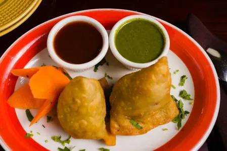 Dhaba Special Samosa image