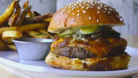 Cheeseburger image