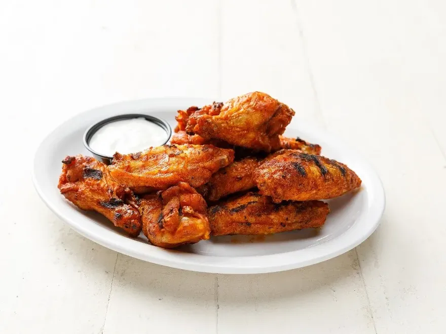 8 WINGS image