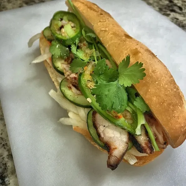 banh mi heo image