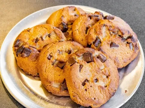 6 Chocolate Chip Cookies image