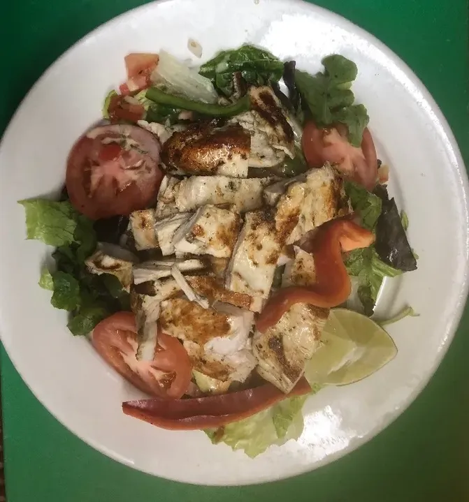 Ensalada con Pollo image