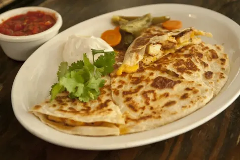 Quesadilla con Pollo image