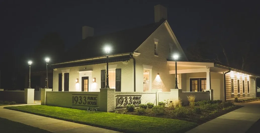 1933 Public House Toast