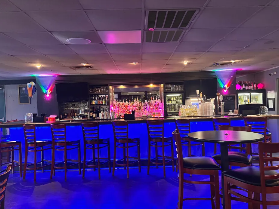 Old School Tavern 23 Rushmore Dr. Wings (6)