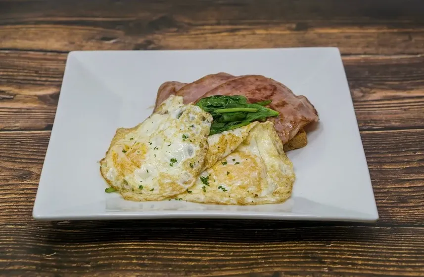 GREEN EGGS & HAM image