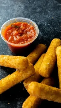 Mozzarella Sticks (6 Pieces) image