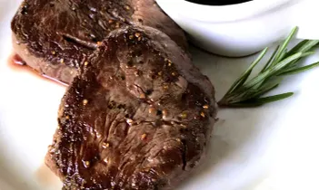 Beef tenderloin medallions image