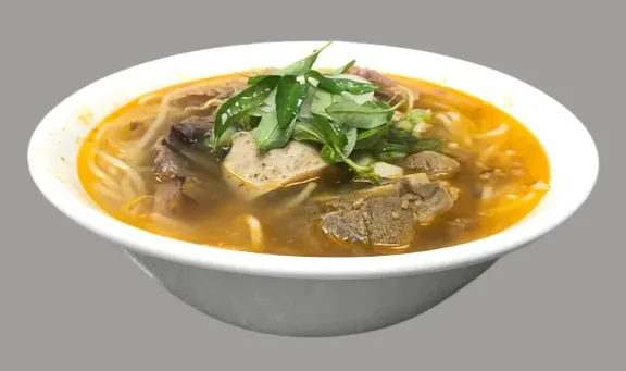 28. BUN BO HUE / SPICY BEEF & PORK SHANK VERMICELLI image