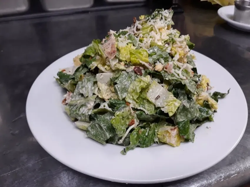 Yeyo Salad with Chicken image
