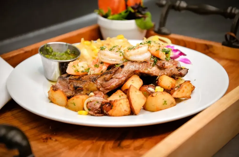 Mixto Restaurante Salmon Pina