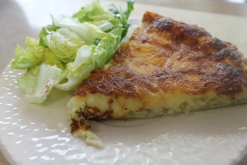 QUICHE BROCCOLI - Slice w/ Salad image